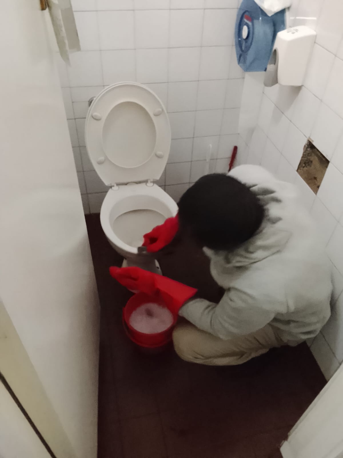 we do commercial and domestic cleaning services mattress cleaning, upholstery, gardening fumigation, Mattress cleaning, office cleaning