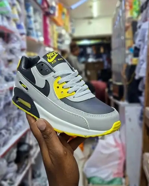 Sneakers shoes