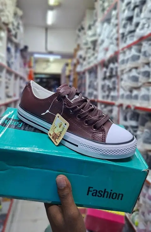 Sneakers shoes